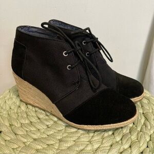 Toms Desert Black Burlap Canvas Suede Lace Up Espadrille Wedge Booties